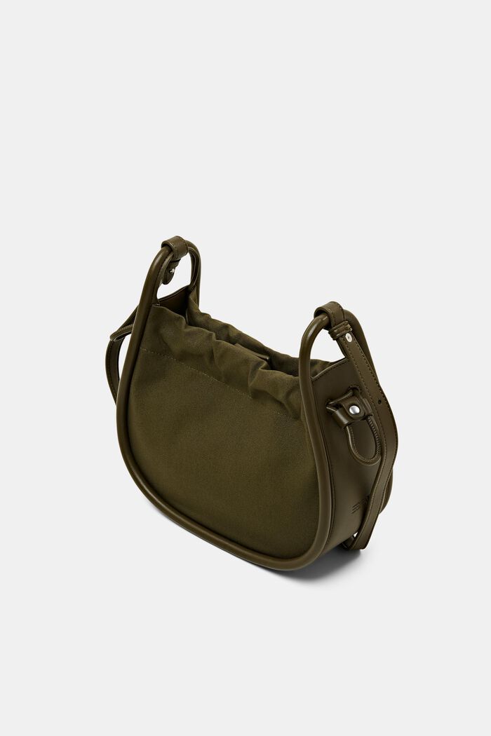 Schultertasche mit Details aus veganem Leder