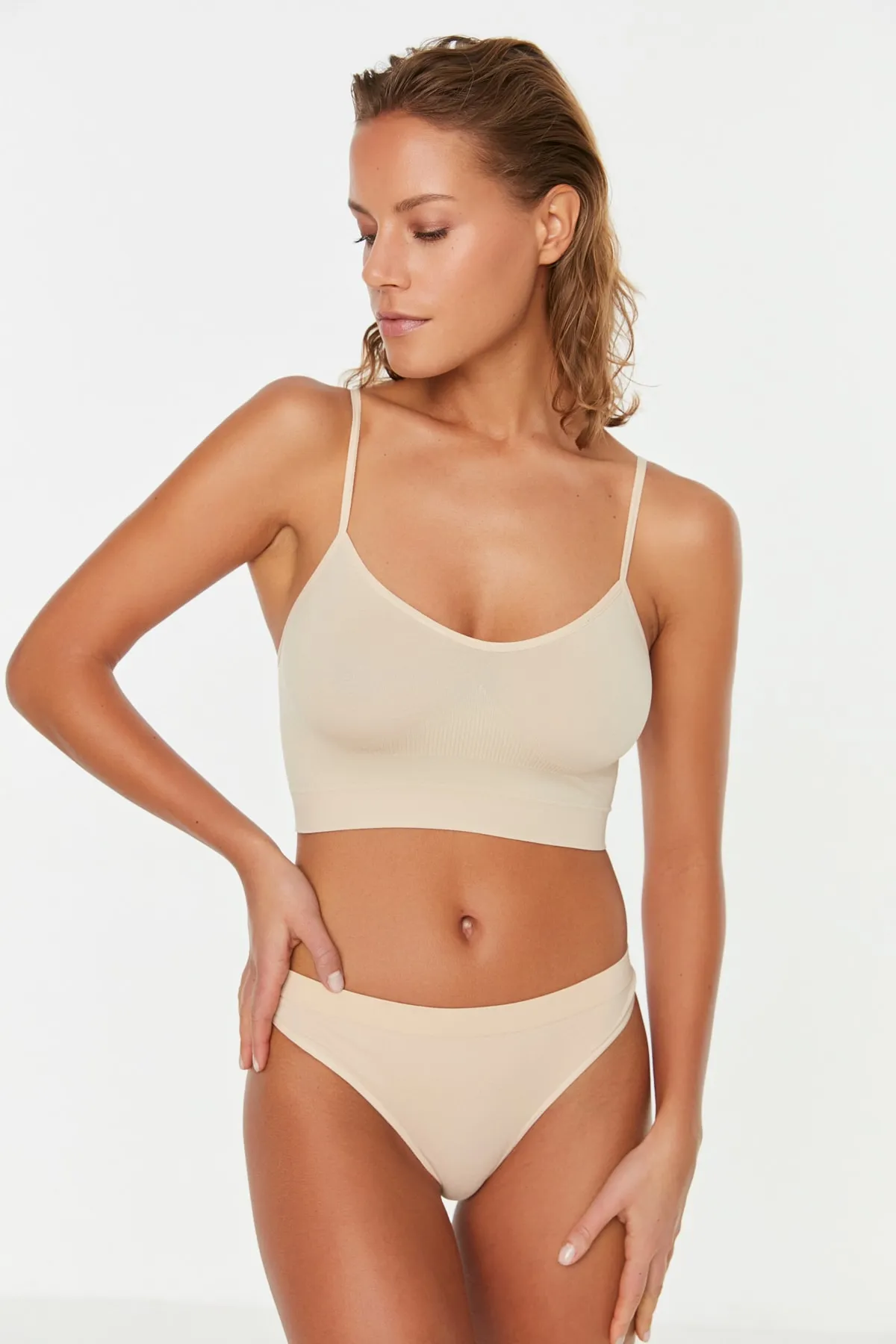 Trendyol Collection  Skin Seamless/Seamless String Strap Gestricktes Bustier THMAW21BS0002