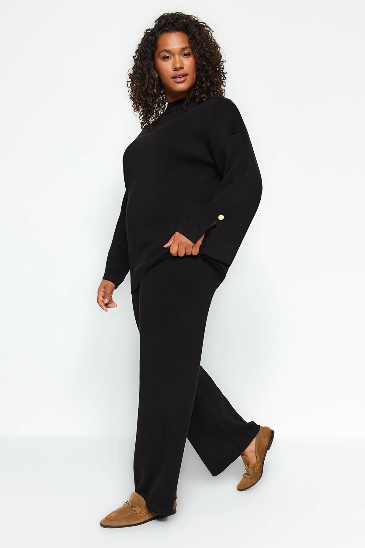 Trendyol Curve  Schwarzes Set mit hohem Kragen oben und unten TBBAW24CP00015