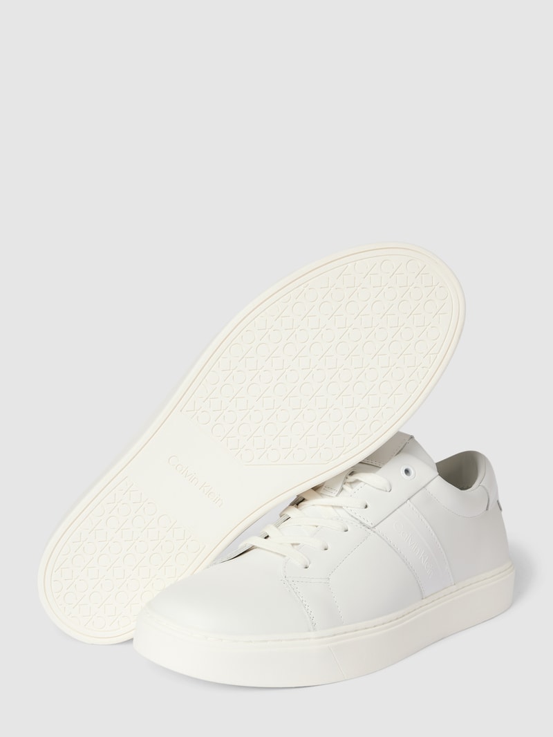 Sneaker mit Label-Details in weiß