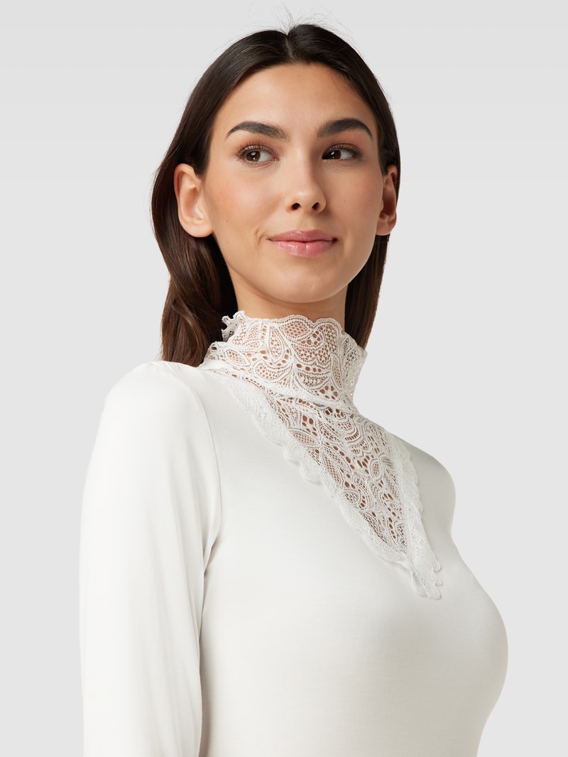 Longsleeve mit Spitzenbesatz Modell 'Marica' in offwhite