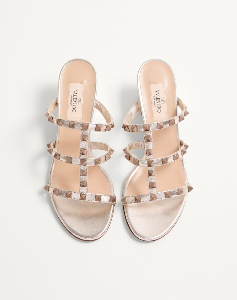 Sandália Rockstud Slider em couro de bezerro metalizado 60mm
