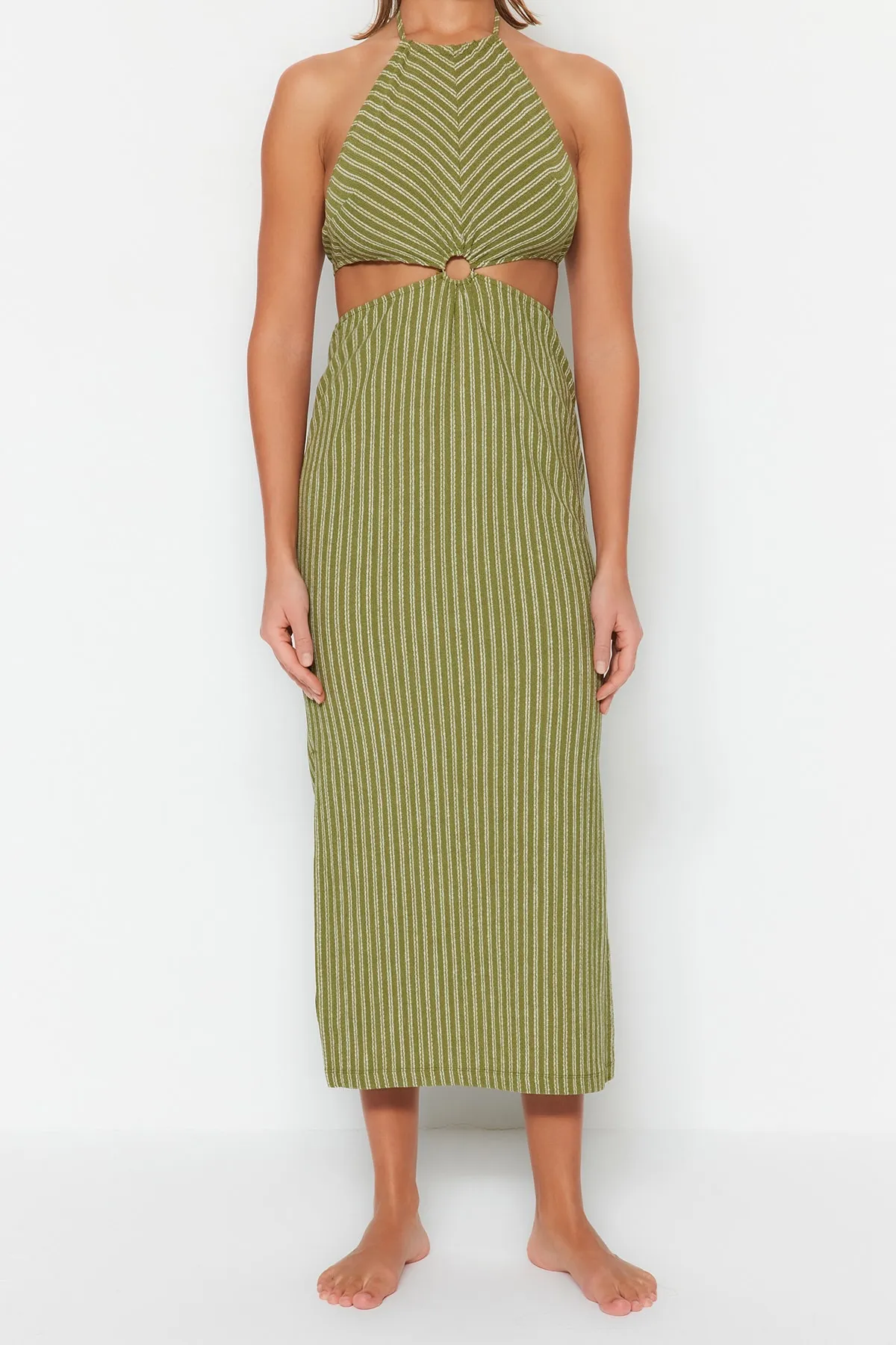 Trendyol Collection  Grün gestreiftes Maxi-Strickaccessoires-Strandkleid im Strick-Look TBESS23EL00066