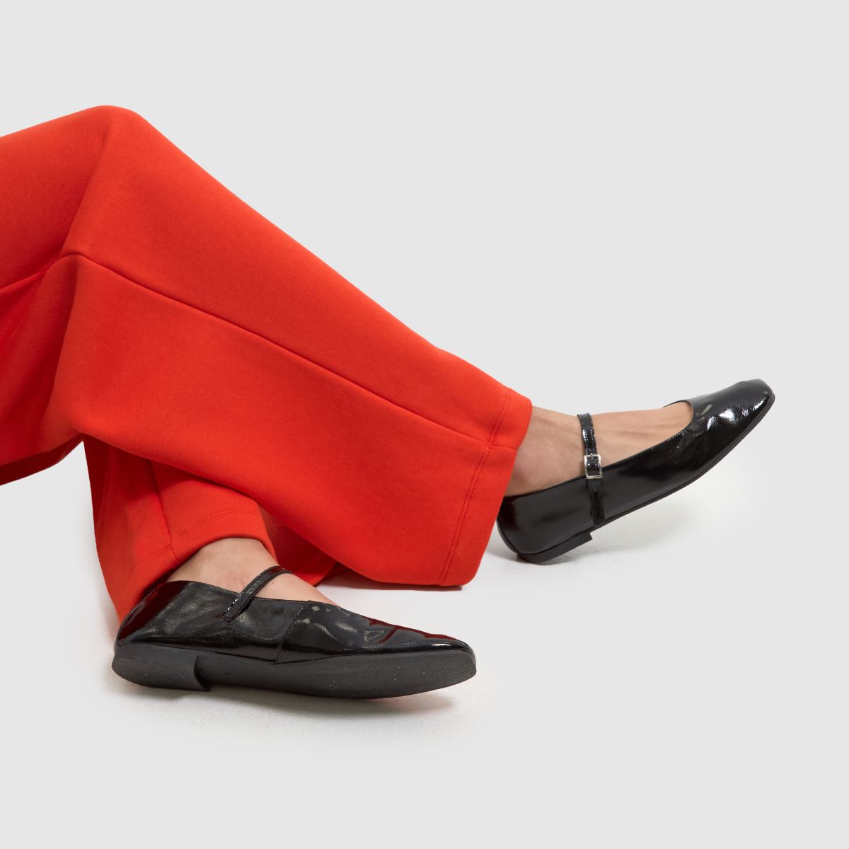 Schuh – Layna – Svarta ballerinaskor i läder med platta platta skor