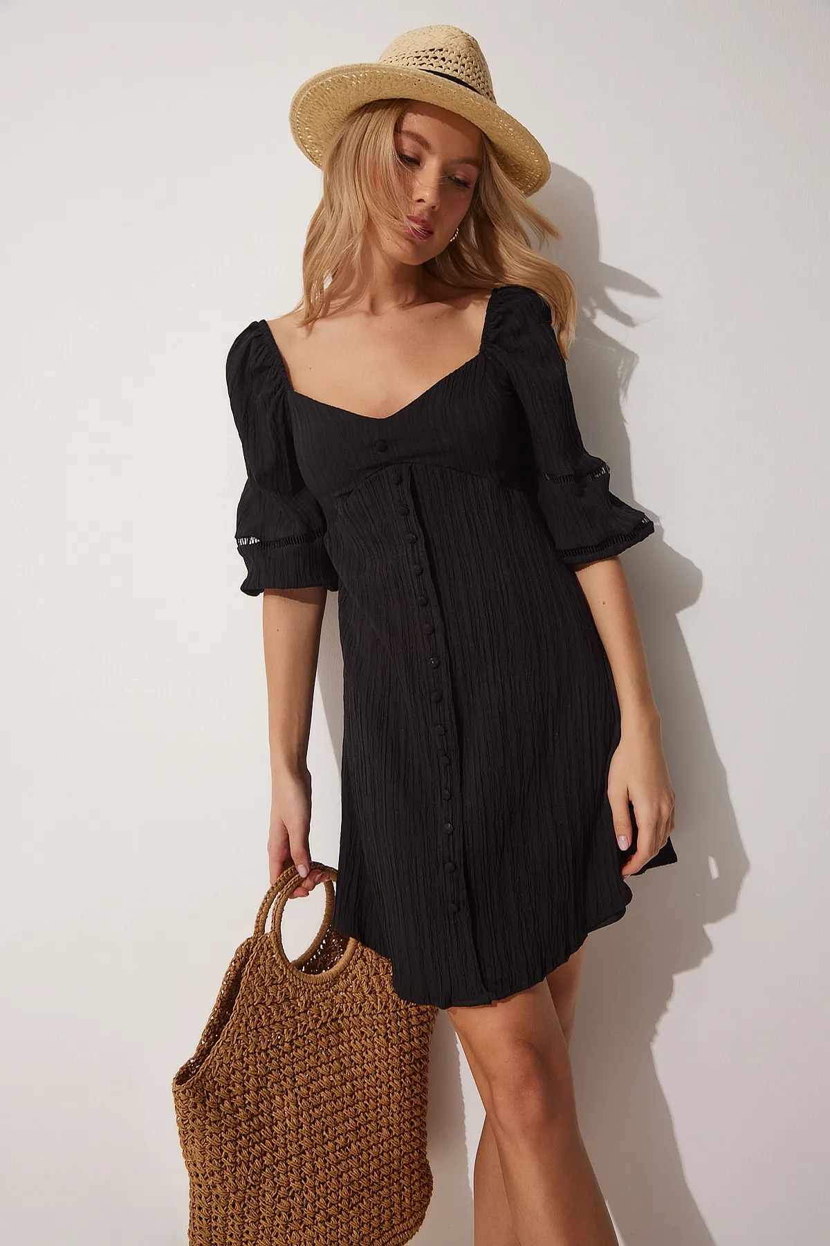 Happiness İstanbul  Schwarzes Damen-Sommerkleid mit herzförmigem Ausschnitt und Ballonärmeln DM00113