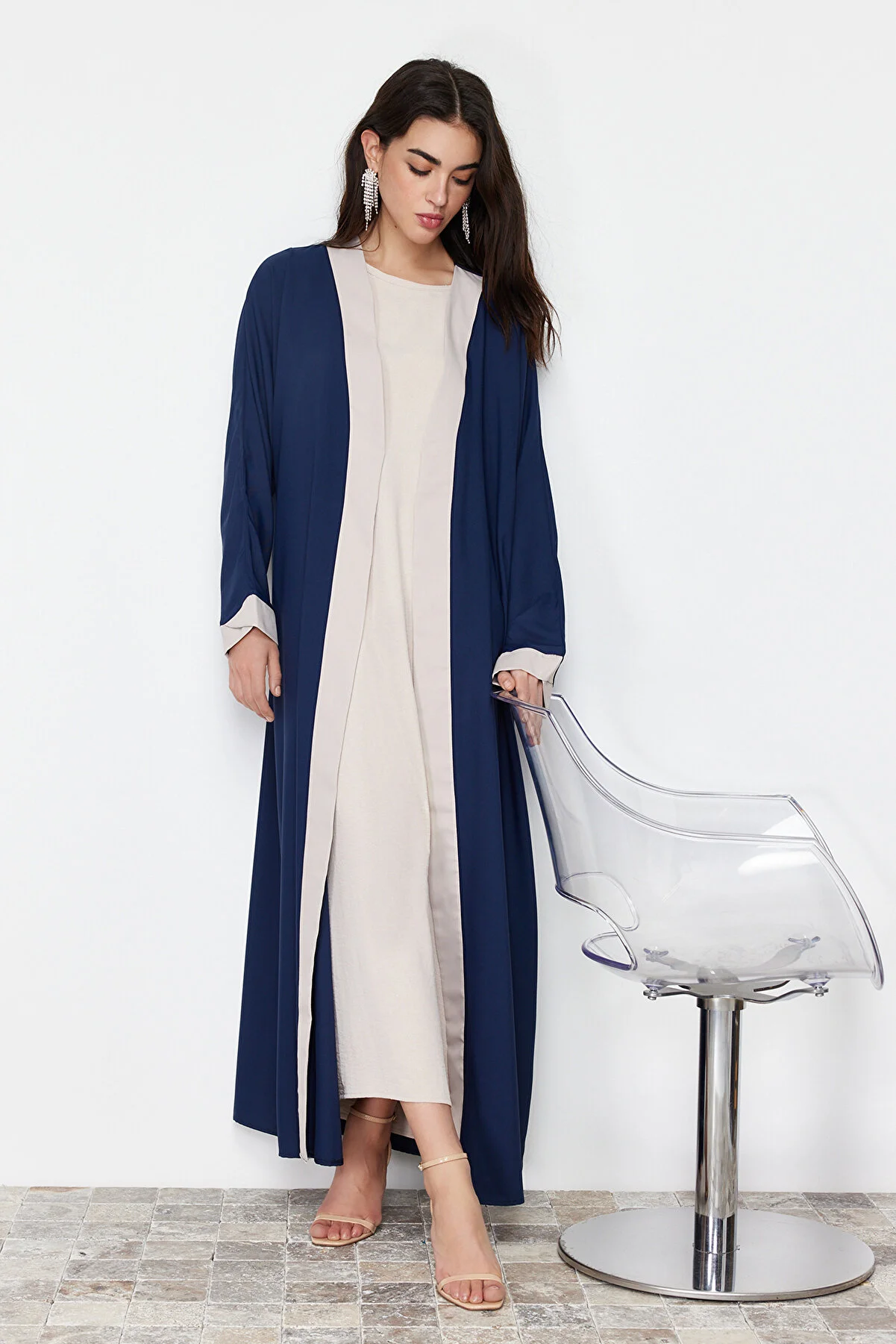 Trendyol Modest  Marineblaue, farbblockierte lange gewebte Mütze & Ferace & Abaya TCTSS24KF00009