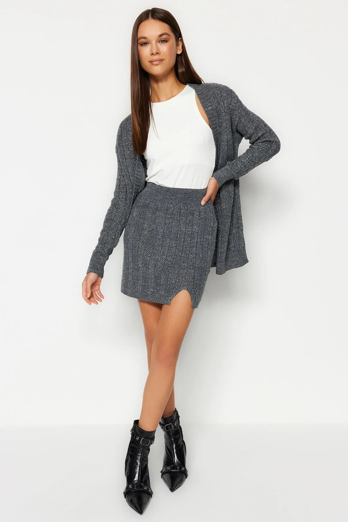 Trendyol Collection  Anthrazit Glitzernder Rock-Cardigan Strickoberteil und -unterteil Set TWOAW24AU00090