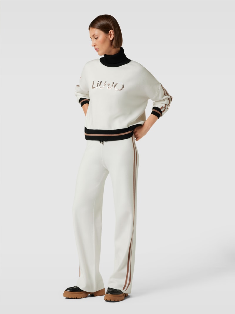 Bootcut Stoffhose mit Kontraststreifen in offwhite