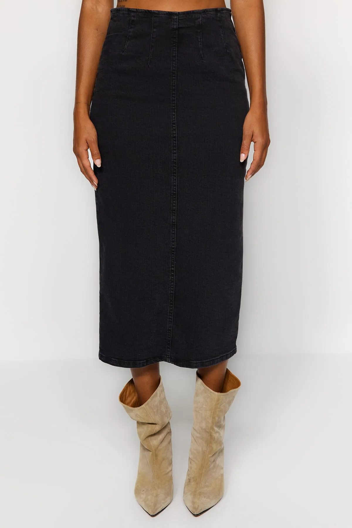 Trendyol Collection  Schwarzer Midi-Jeansrock mit Ziernähten TWOAW24ET00057