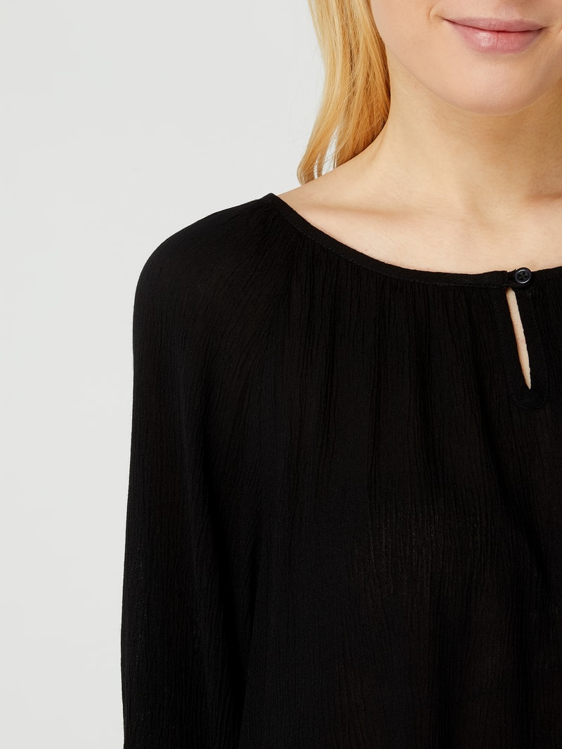 Blusenshirt aus Viskose in Crinkle-Optik in schwarz
