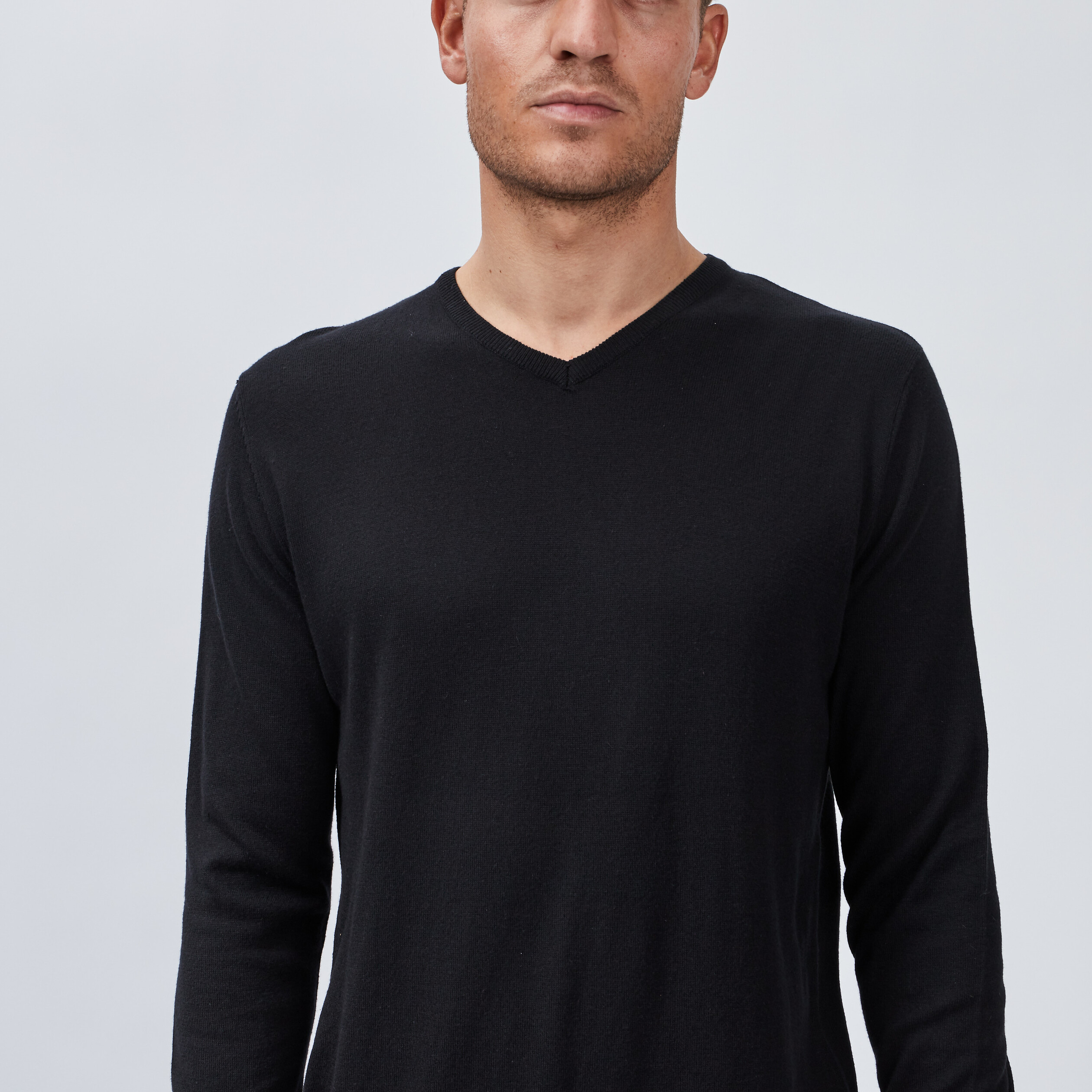 Pull avec col en V noir homme | La Halle