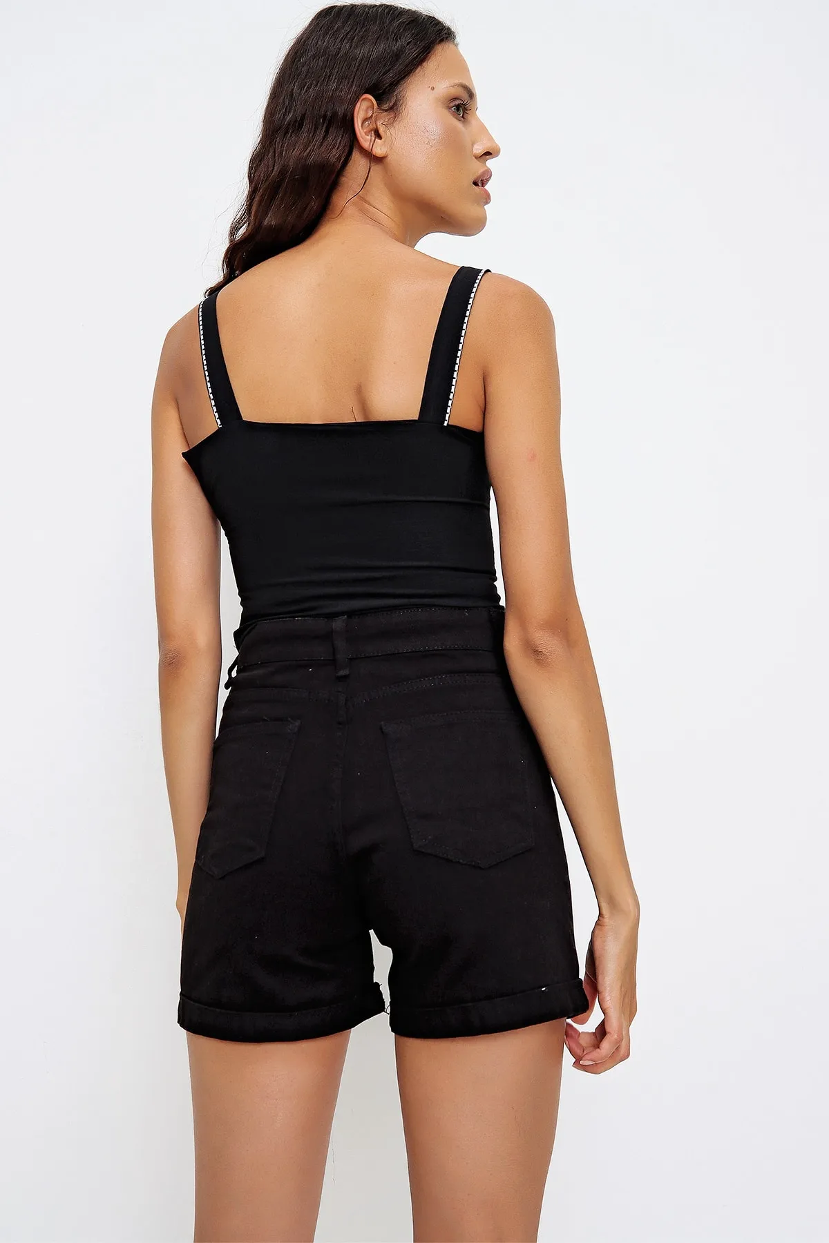 Trend Alaçatı Stili  Schwarze Jeansshorts mit doppeltem Bein und hoher Taille für Damen ALC-X5938
