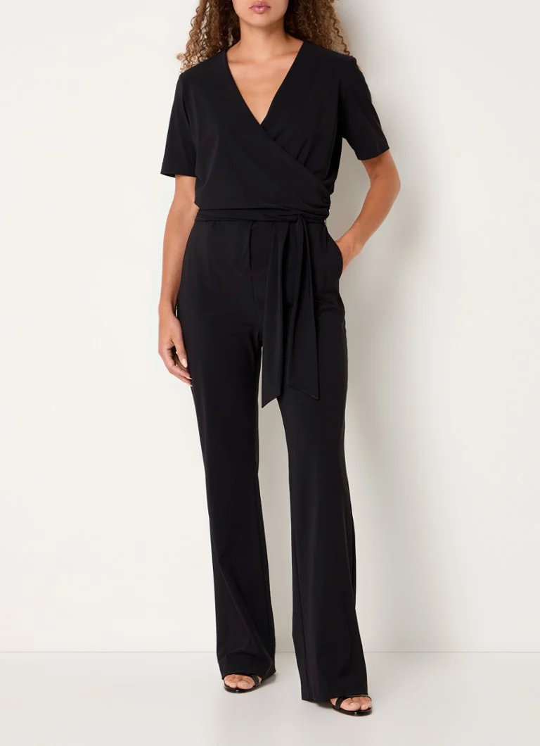 Espressofarbener Jumpsuit mit geradem Schnitt und Bindegürtel
