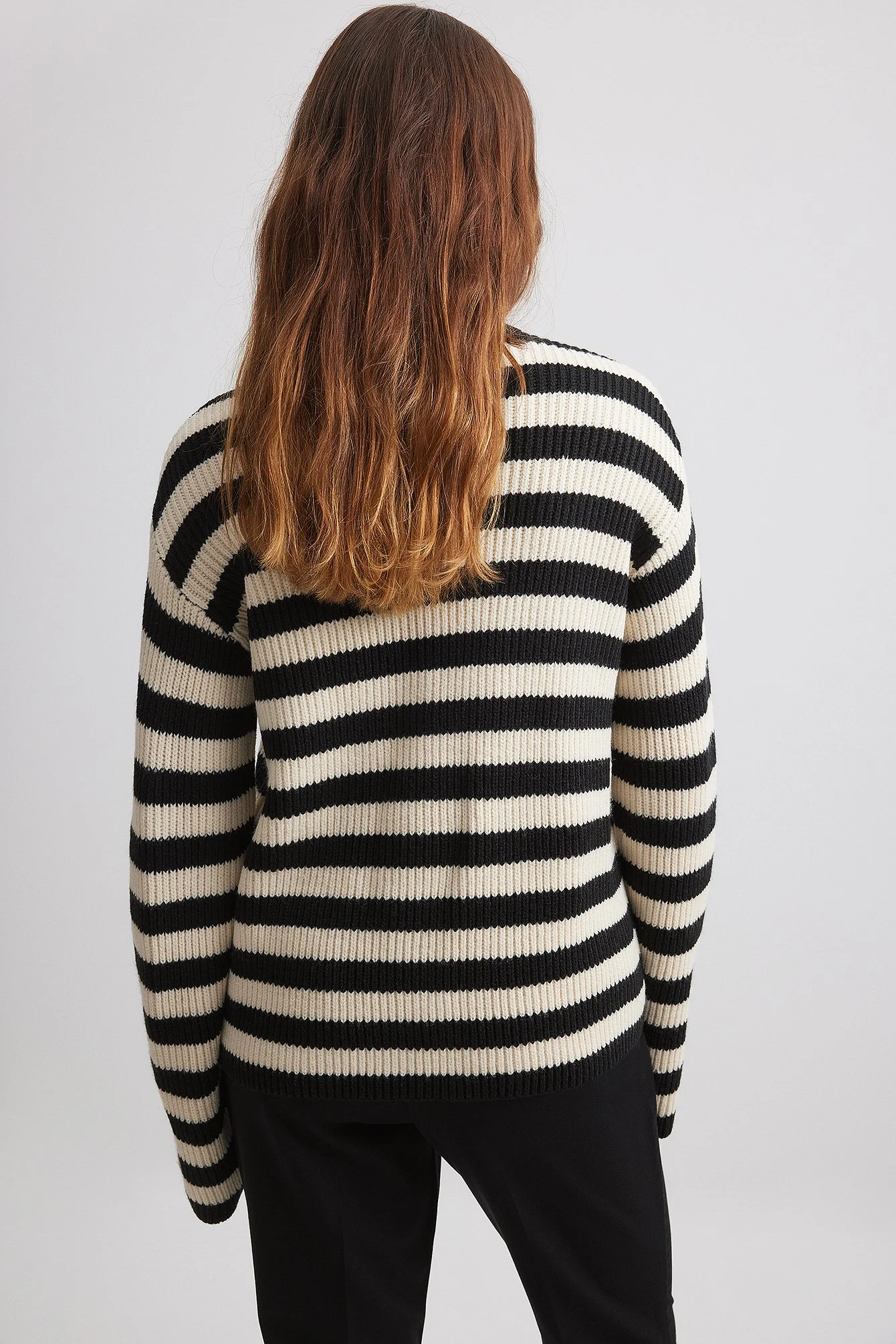 Gestrickter gestreifter Polo-Pullover