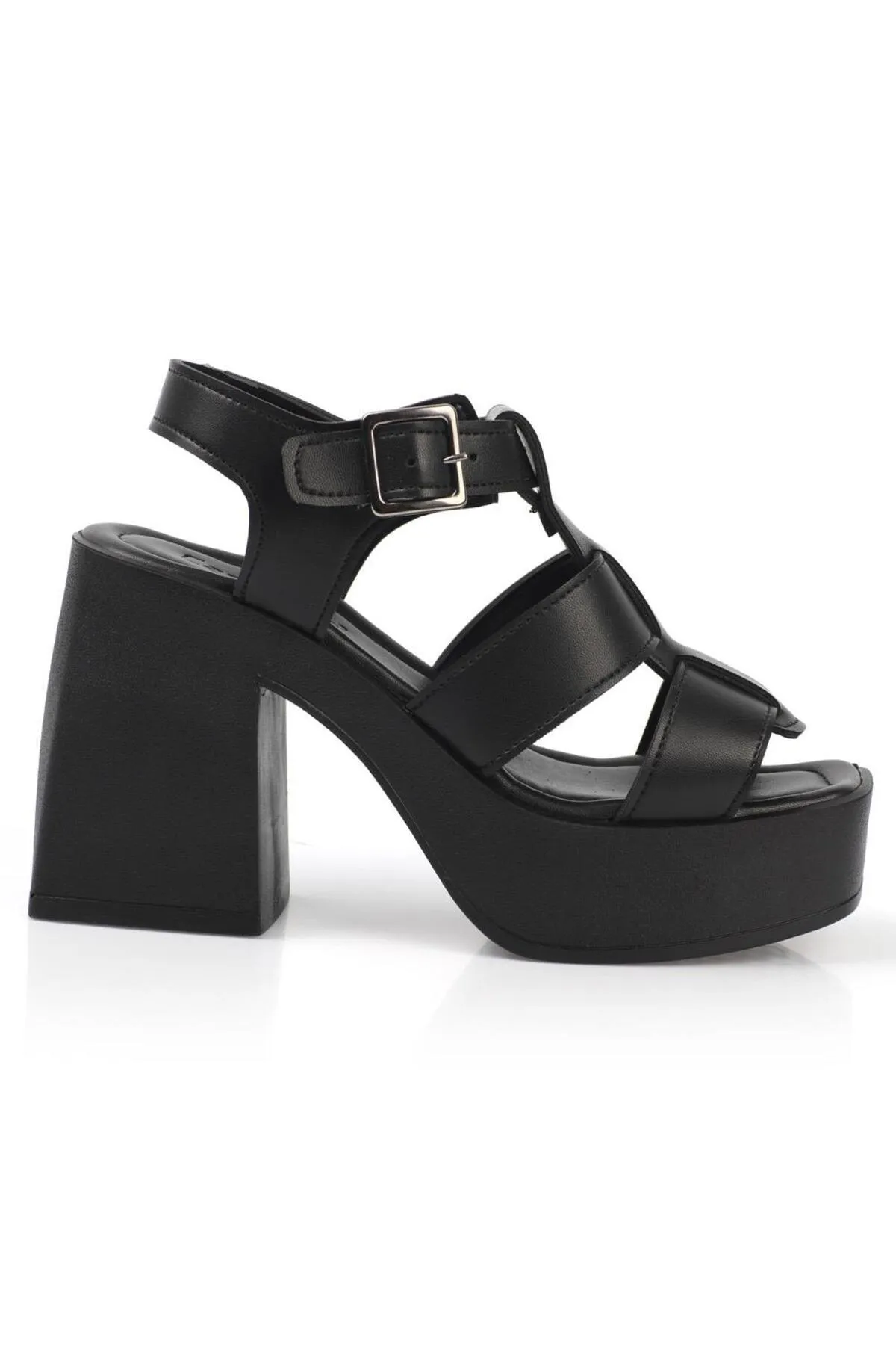 Capone Outfitters  Capone Gladiator-Riemchensandalen mit Plateausohle und flachem Zehenbereich in Schwarz für Damen