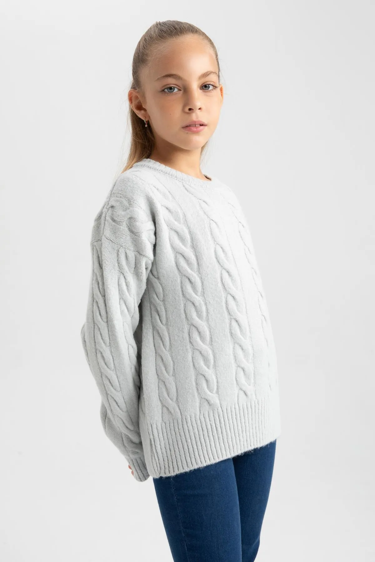 DeFacto  Mädchenpullover mit normaler Passform und Rundhalsausschnitt