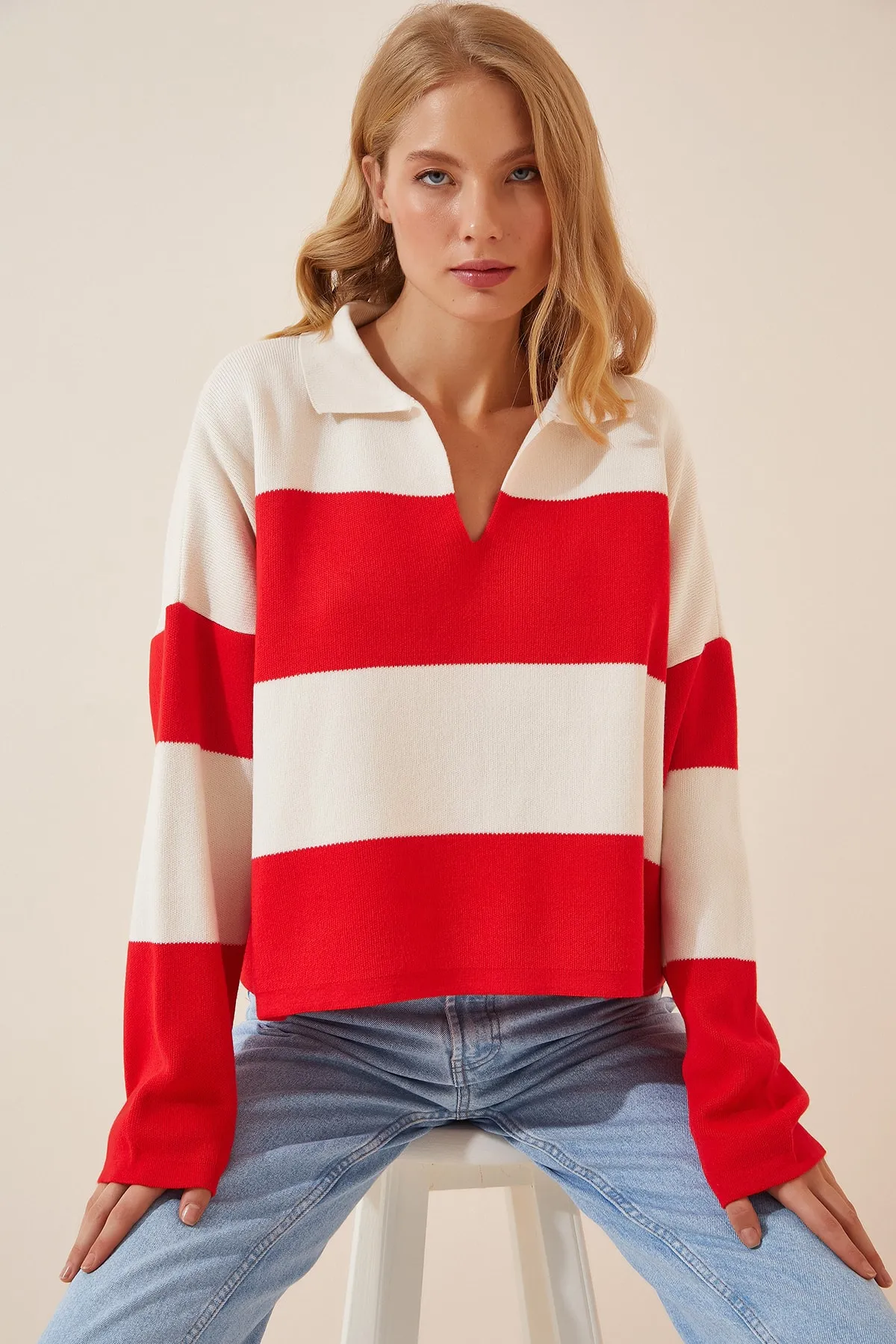Happiness İstanbul  Rot-weißer Oversize-Strickpullover mit Polokragen für Damen US00685