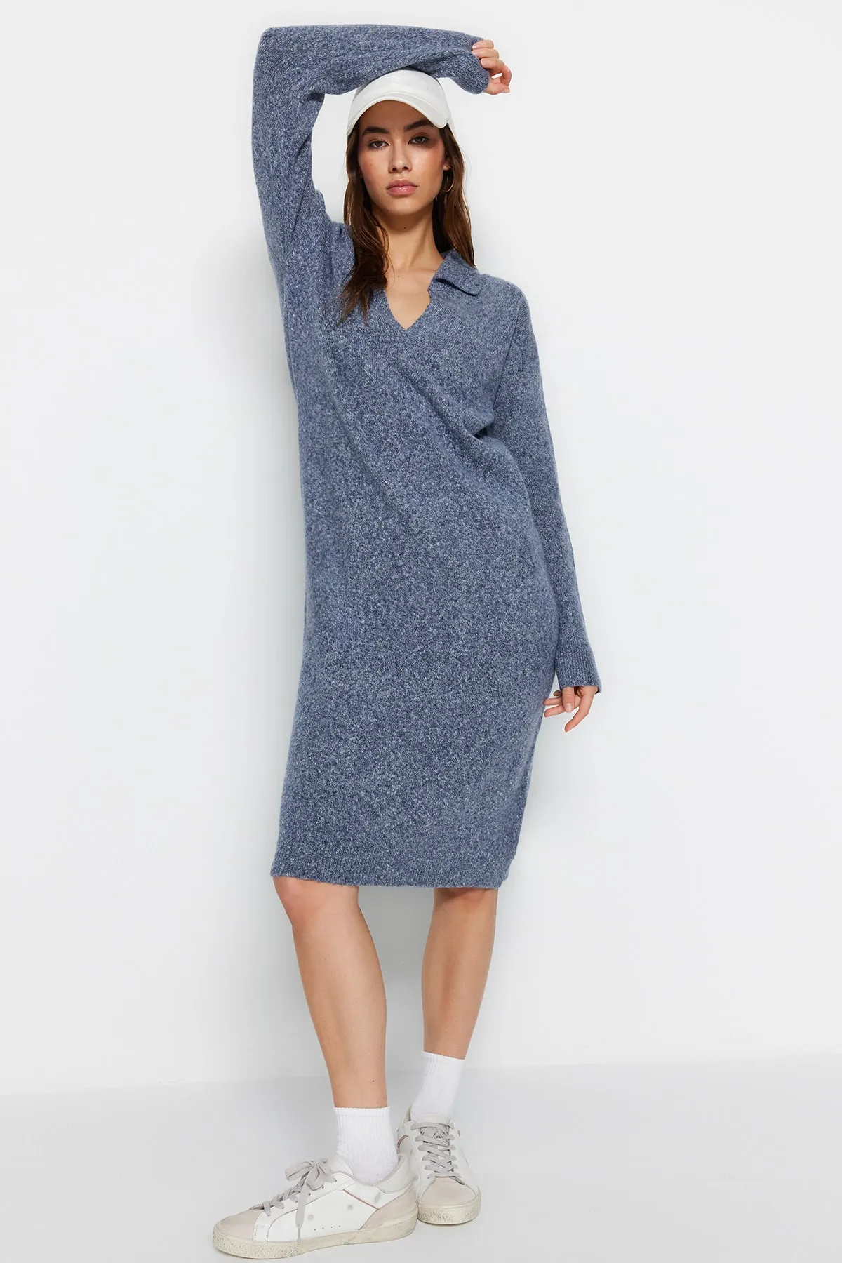 Trendyol Collection  Blaues Midi-Strickkleid aus Wolle mit Rollkragen TWOAW24EL00009