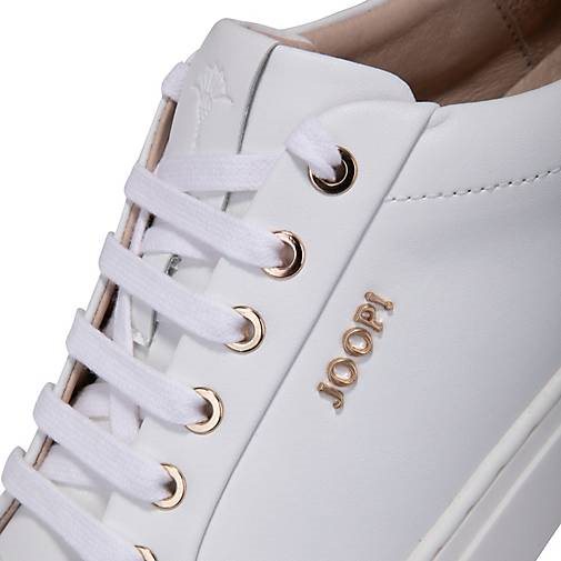 JOOP! Im cleanen Design mit klassischer, sechsfacher Schnürung und aus purem Glattleder präsentieren sich die Sneaker Tinta Coralie als Allrounder zur Shirt-Jeans-Kombi, dem Blusen-Rock-Duo oder einem Midikleid. Die gummierte Laufsohle und feine Logo