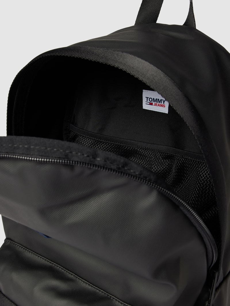Rucksack in Two-Tone-Machart mit Label-Patch in schwarz
