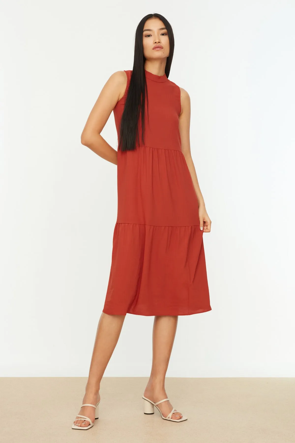Trendyol Collection  Gefliestes gerade geschnittenes Midi-Webkleid TWOSS20EL1864