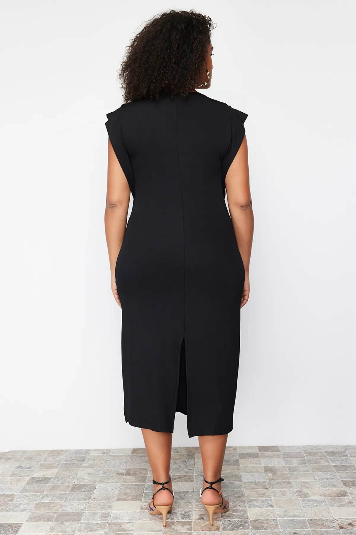 Trendyol Curve  Schwarzes Midi-Strickkleid TBSSS24AH00070