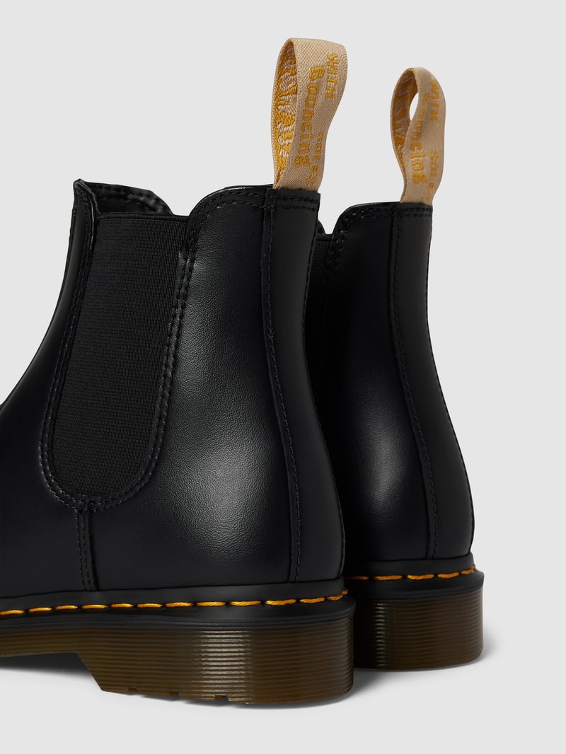 Chelsea Boots in Leder-Optik in schwarz