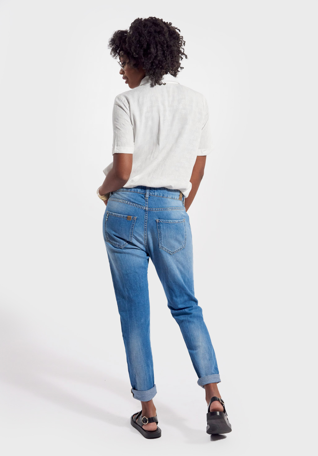 FOLK  Jean bleu effet délavé et déchiré, coupe boyslim