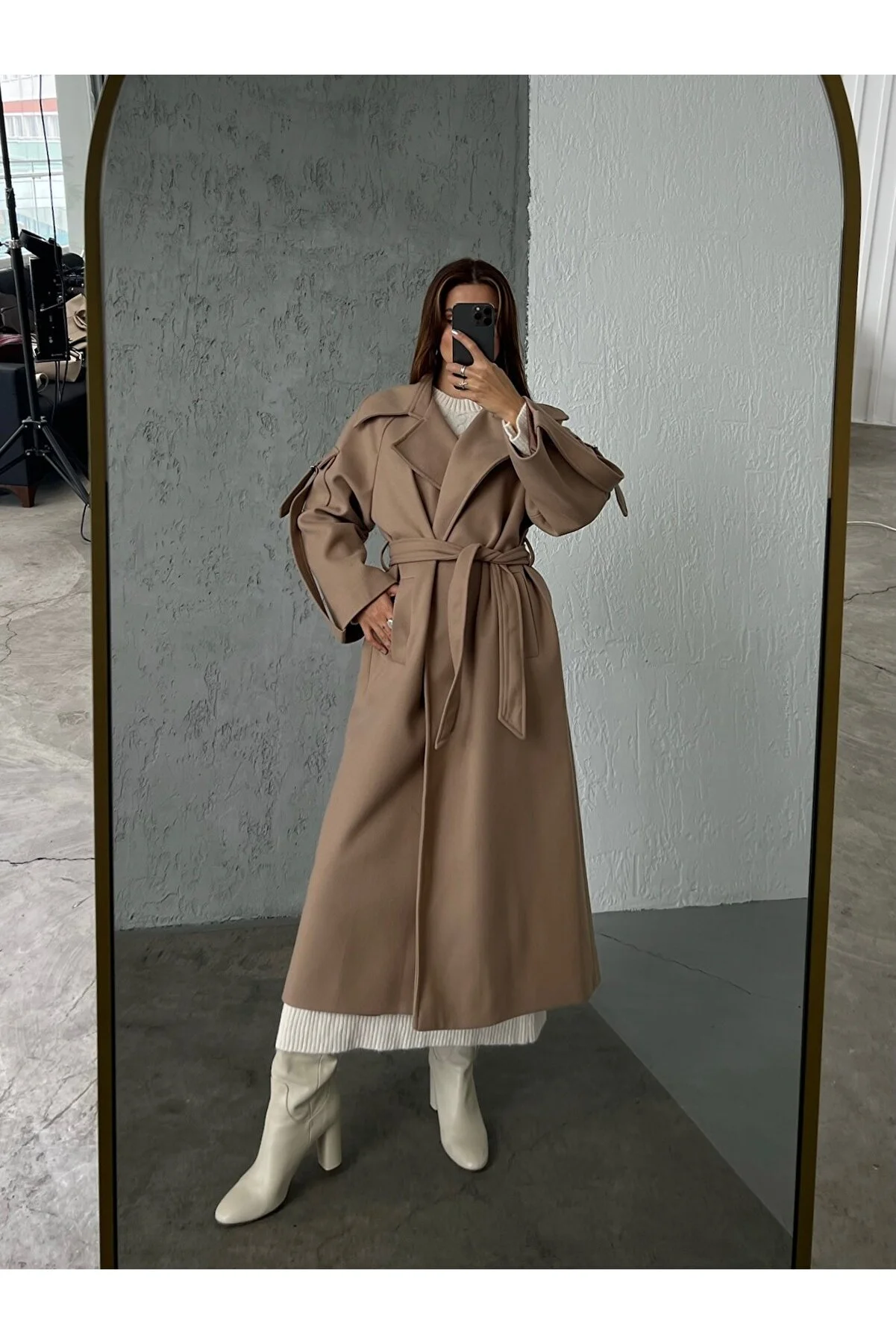 Laluvia  Hellbrauner Premium-Mantel mit Ärmeln und Taschendetail