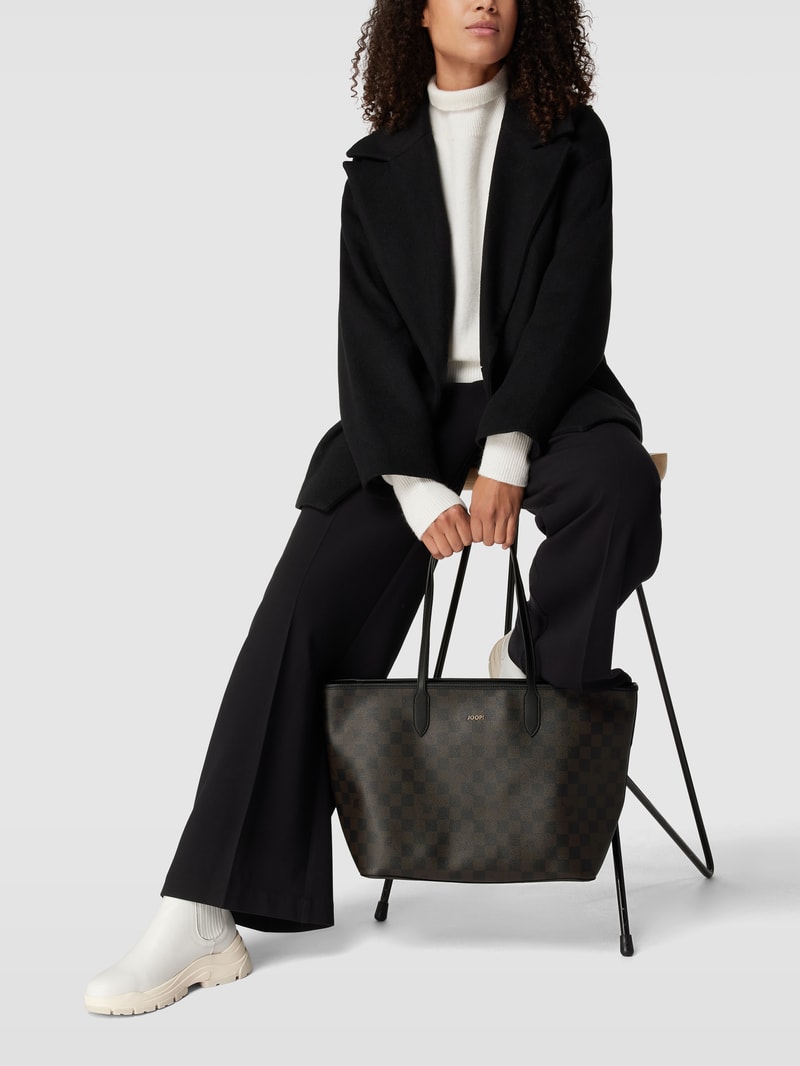 Shopper mit Label-Applikation Modell 'lara' in dunkelbraun