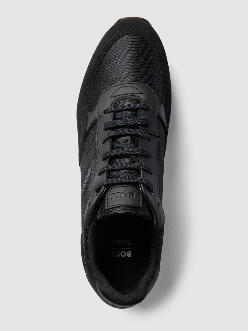 Sneaker mit Kontraststreifen in schwarz