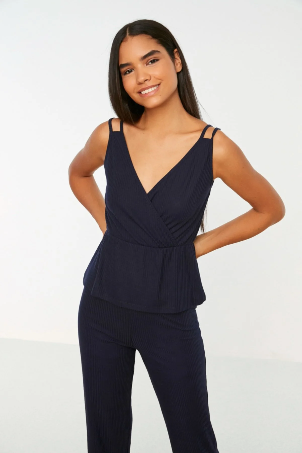 Trendyol Collection  Marineblaues Pyjama-Set aus geripptem Strick und Baumwollkordelzug THMSS21PT0125