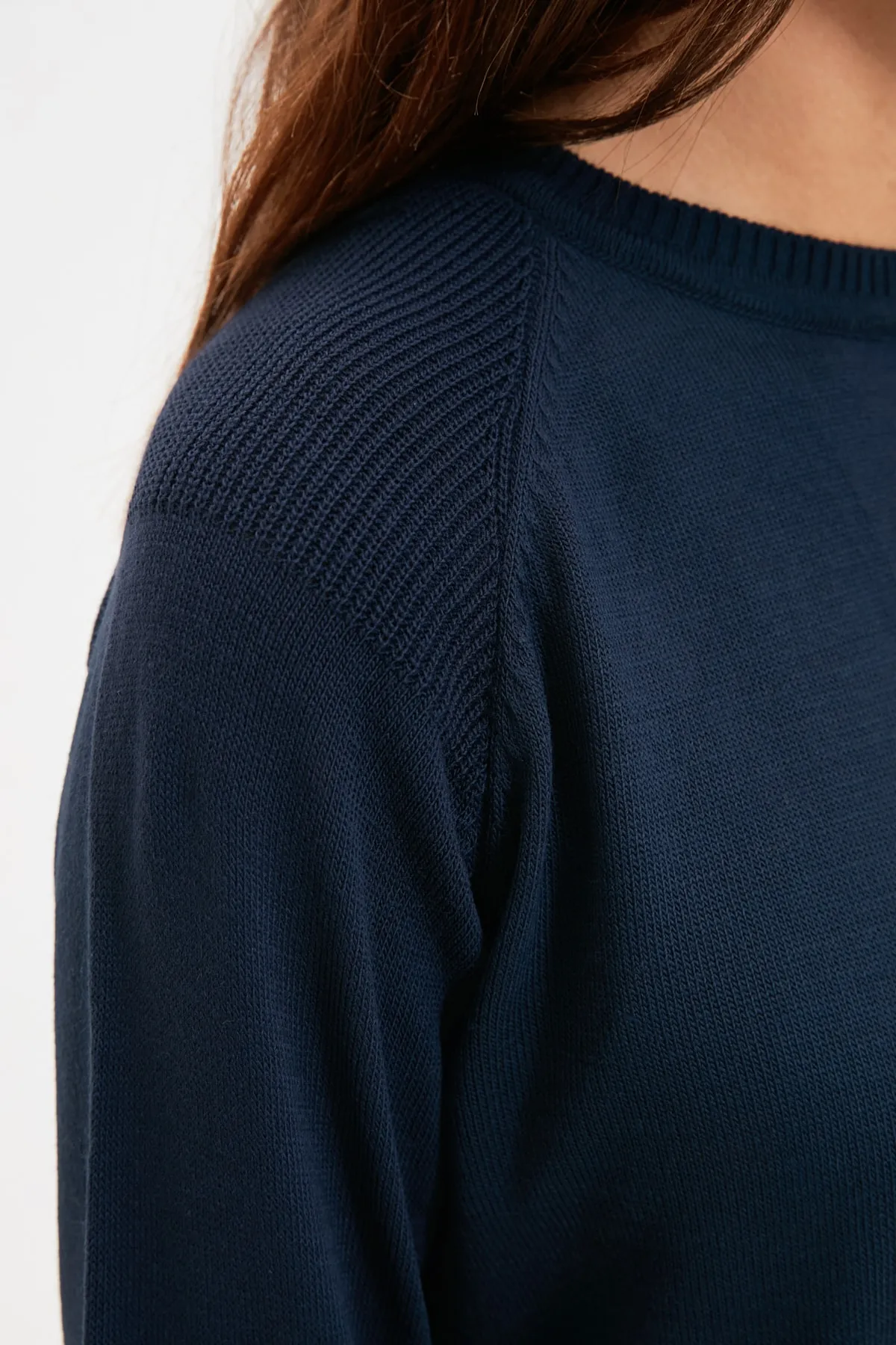 Trendyol Modest  Marineblauer langer Tiko-Pullover mit Rundhalsausschnitt TCTAW22AK0132