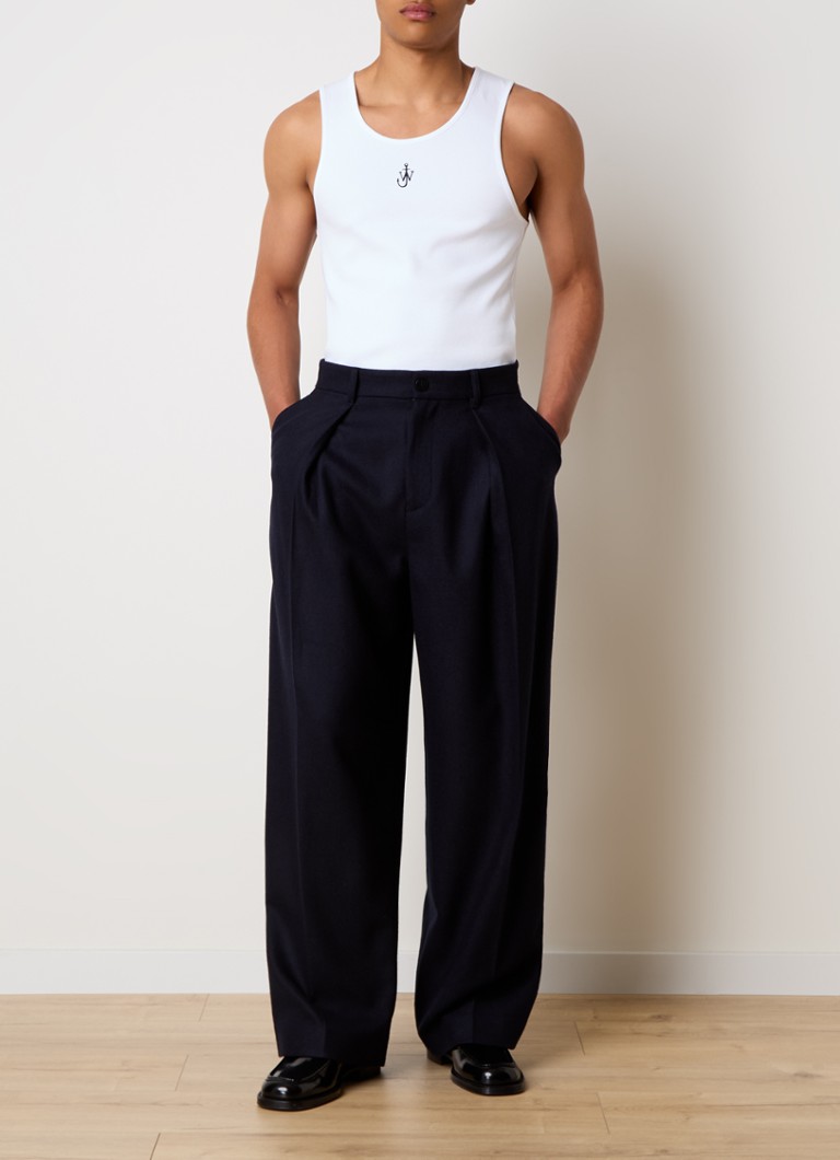 Pantaloni JW Anderson din piele de oaie, croială lejeră, cu buzunare laterale.