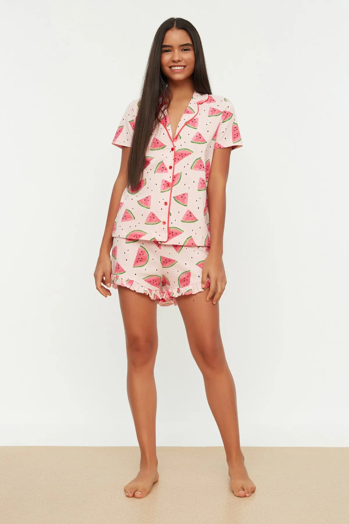 Trendyol Collection  Rosa Pyjama-Set aus Hemd und Shorts mit Rüschen, 100 % Baumwolle, Wassermelonenmuster, THMSS21PT0670