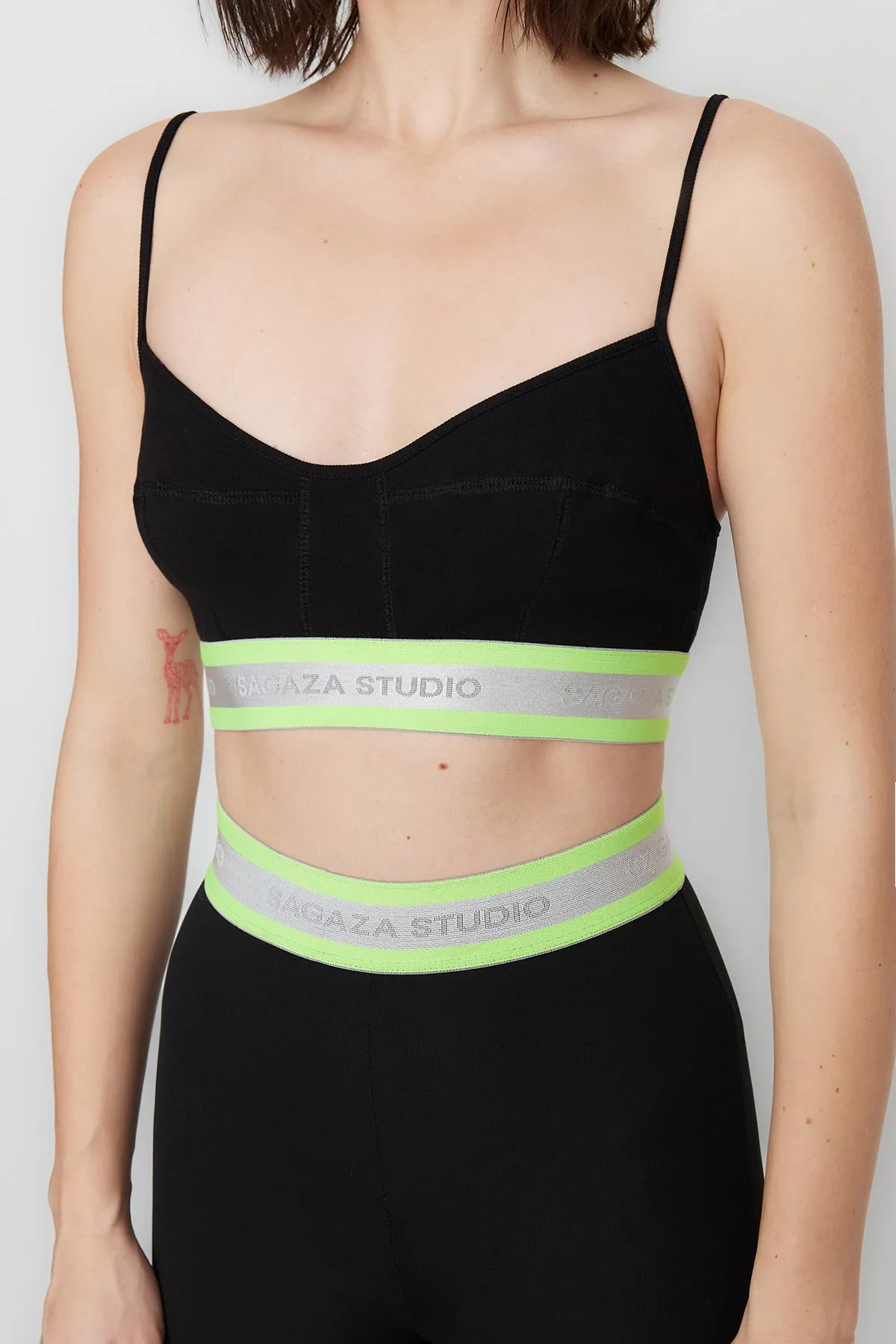 Trendyol Collection  X Sagaza Studio detailliertes Bustier aus schwarzem Gummi TCLSS23BS00008