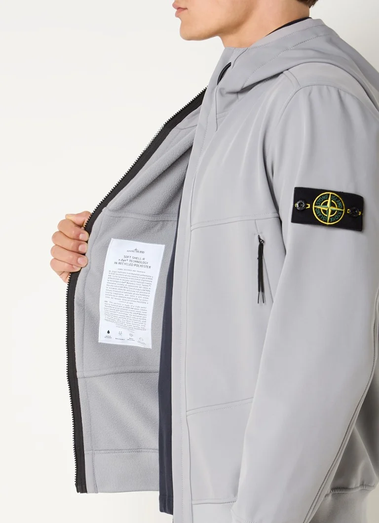 Μπουφάν Stone Island 8115Q softshell με τσέπες με φερμουάρ και λογότυπο