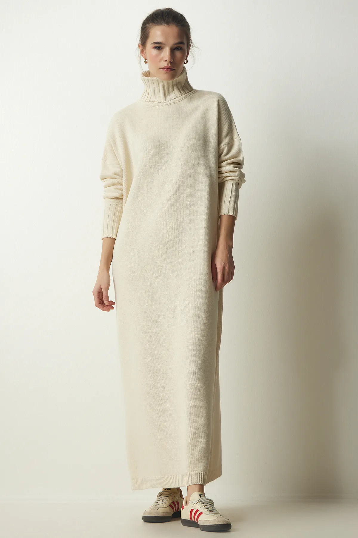 Happiness İstanbul  Cremefarbenes Damen-Strickkleid mit Rollkragen und Schlitz, PF00042