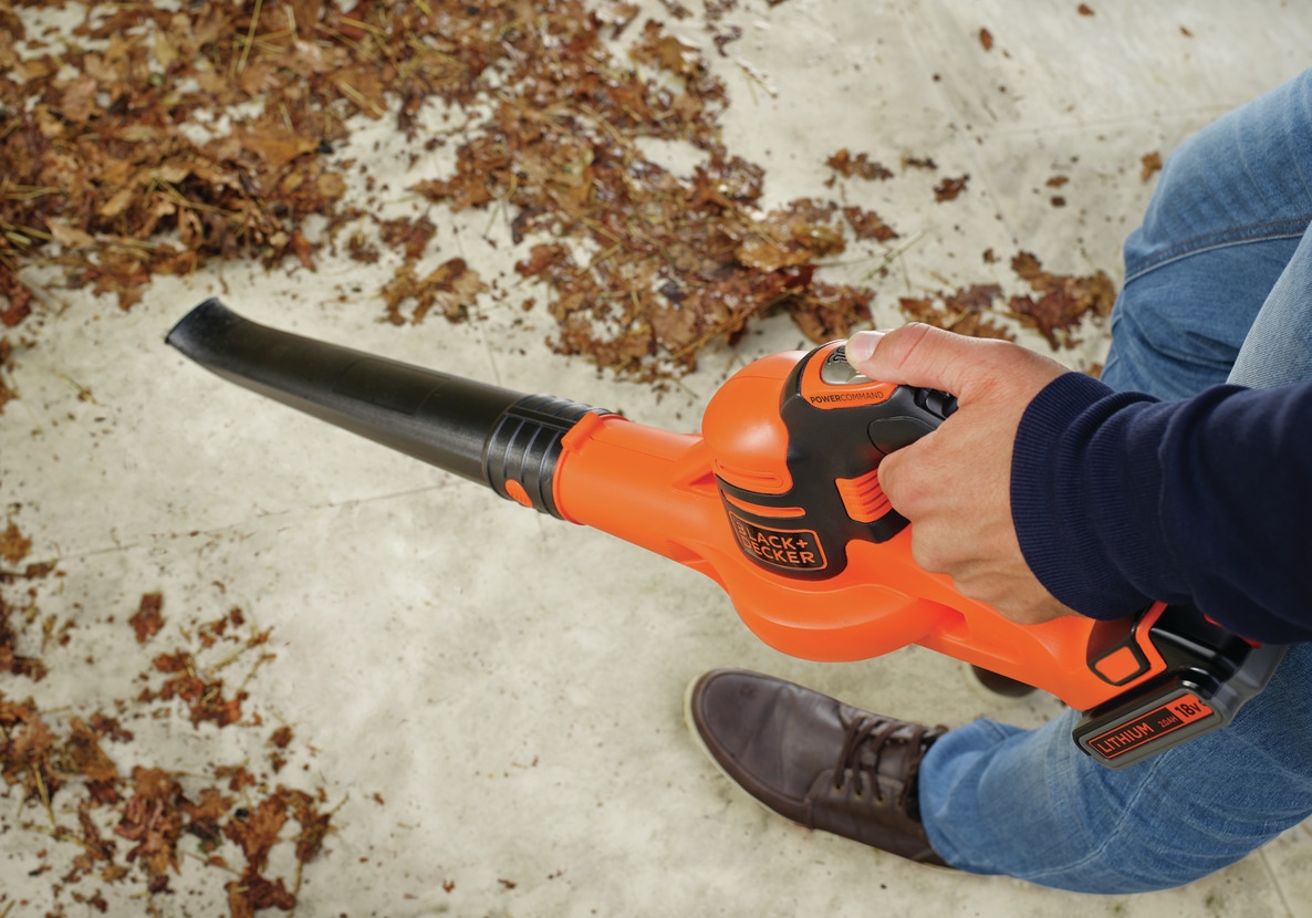Black & Decker GWC1820PC-QW Akku-Laubbläser, 18 Volt, 2,0 Ah Li-Ion-Akku