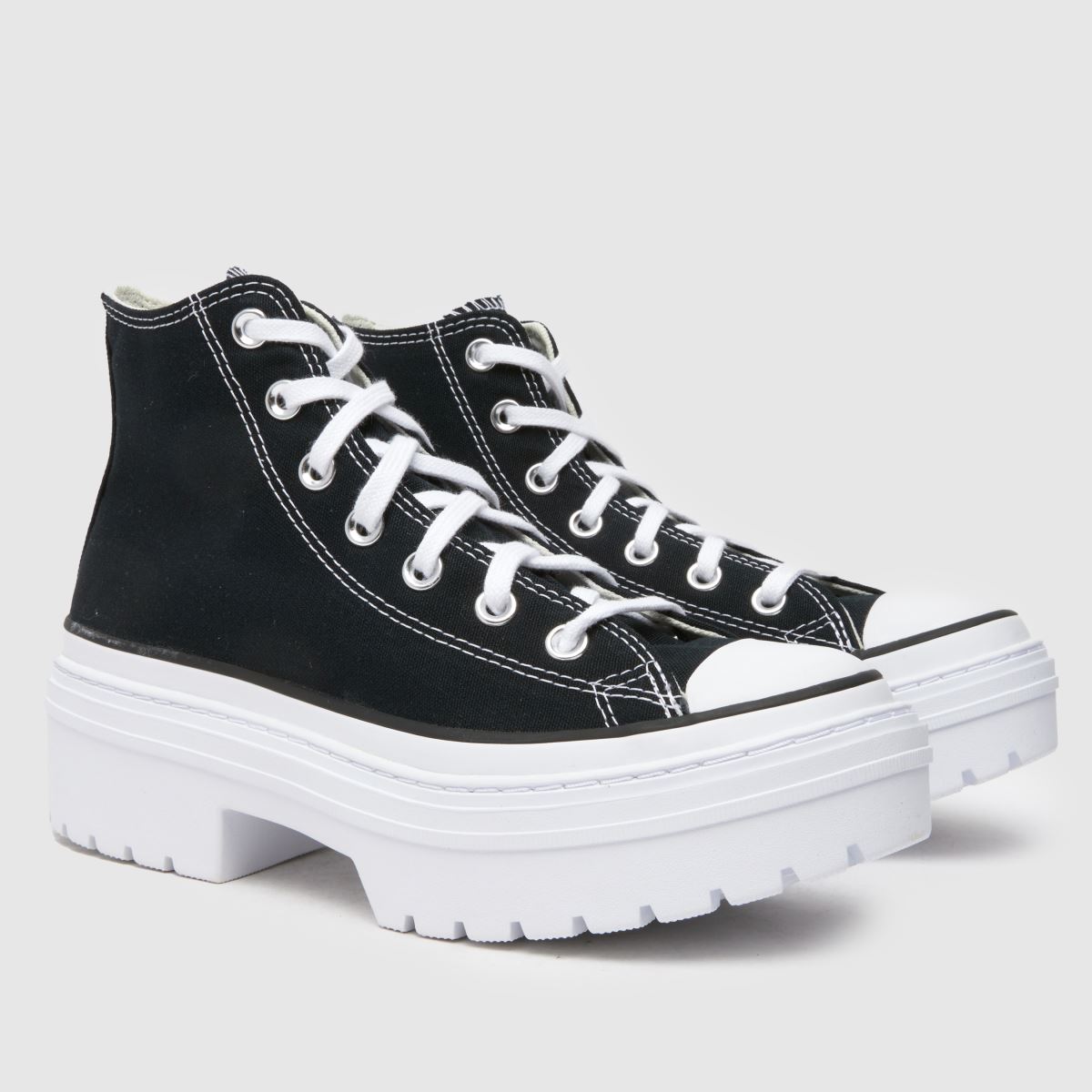 Converse All Star Lugged sarkú cipők fekete és fehér színben