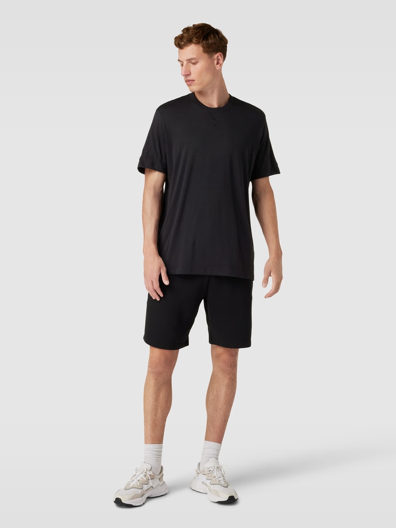 T-Shirt mit Label-Stitching in schwarz
