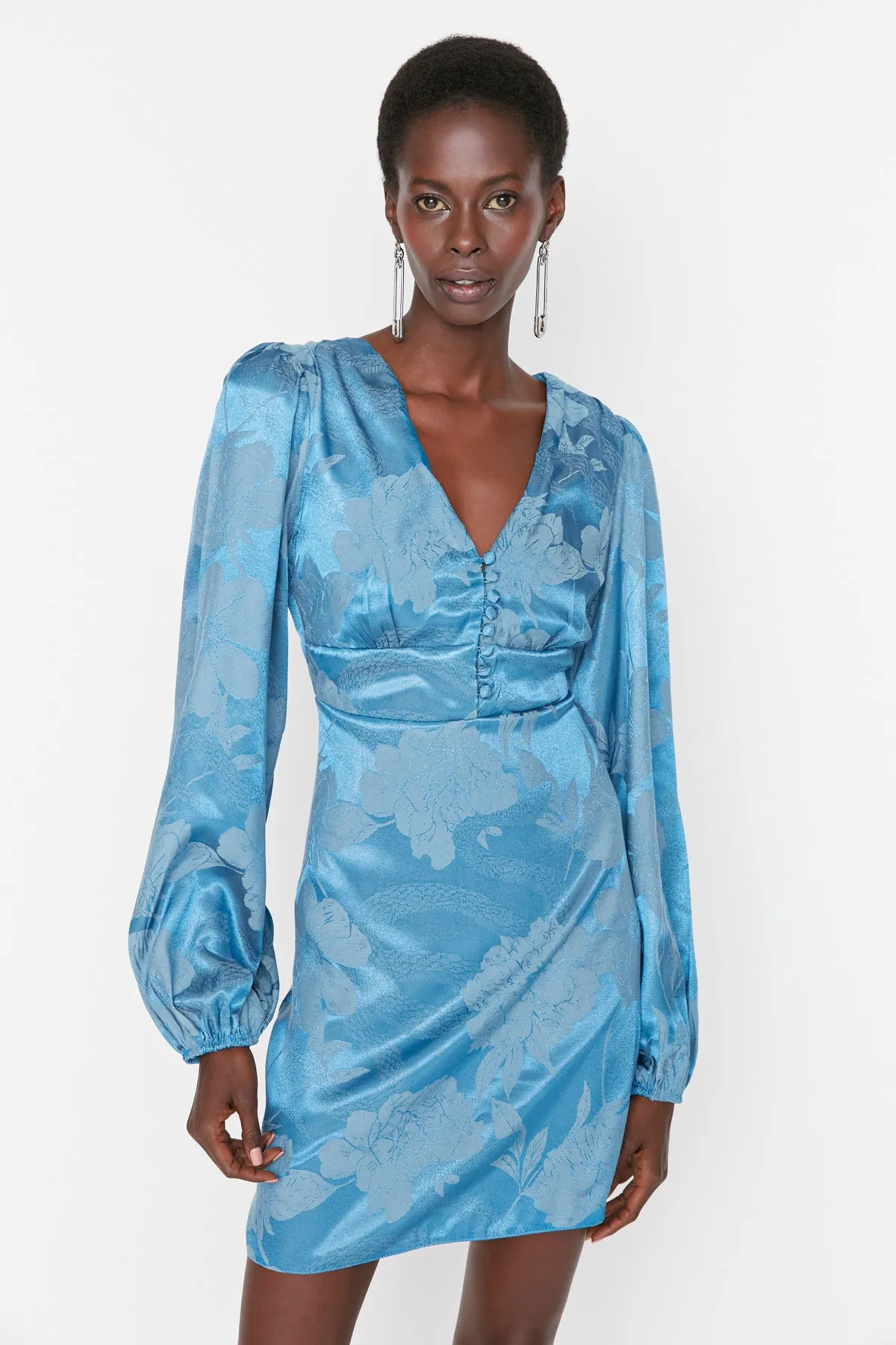 Trendyol Collection  Elegantes Abendkleid mit blauen Knöpfen und Details TPRSS20EL1519