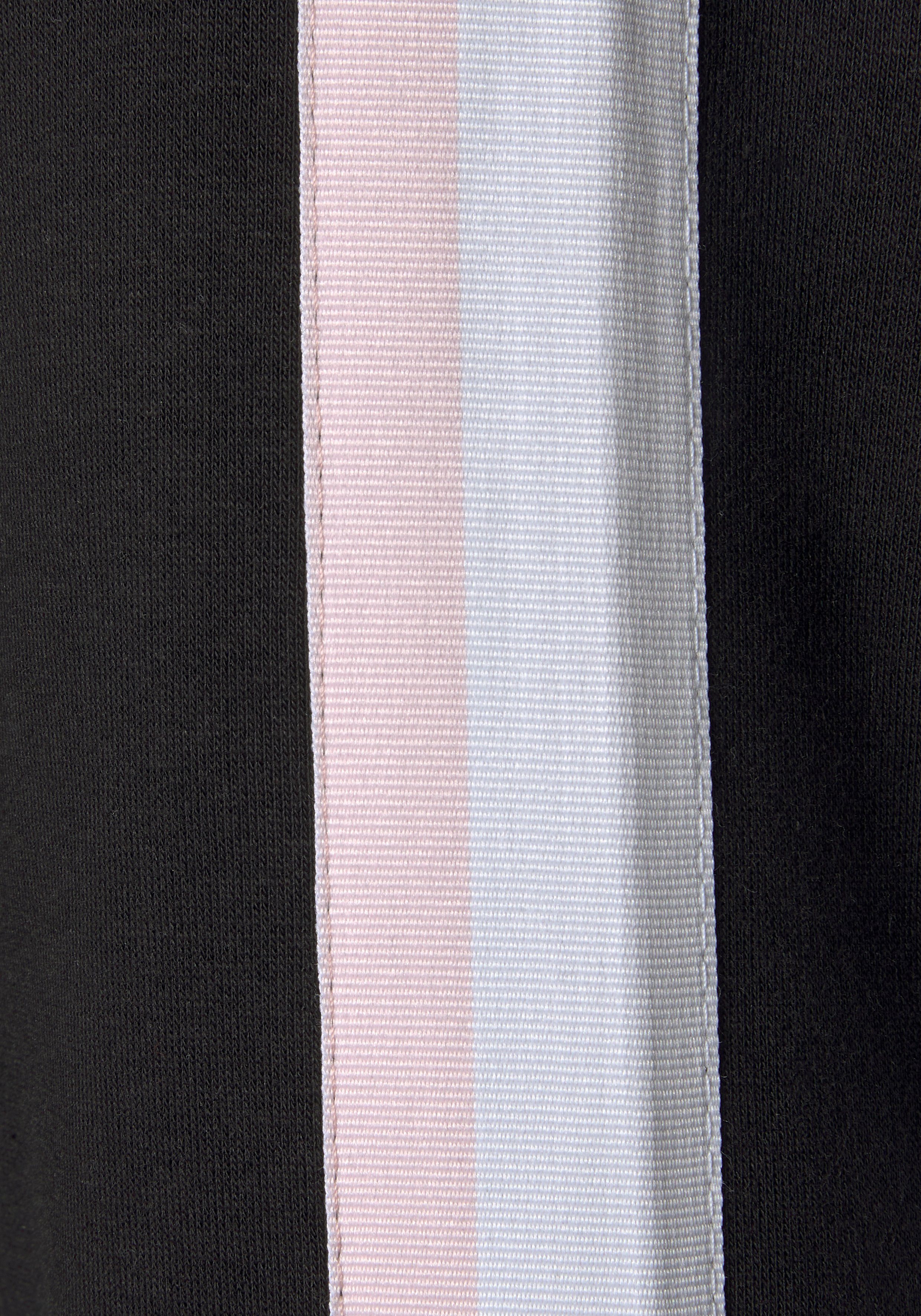 Bench. Sweater kurze Form mit Kontraststreifen, Loungeanzug