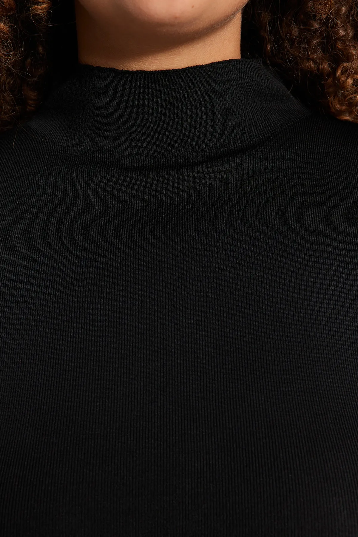Trendyol Curve  Schwarzes Strickkleid mit Ärmeldetail TBBAW24AH00000