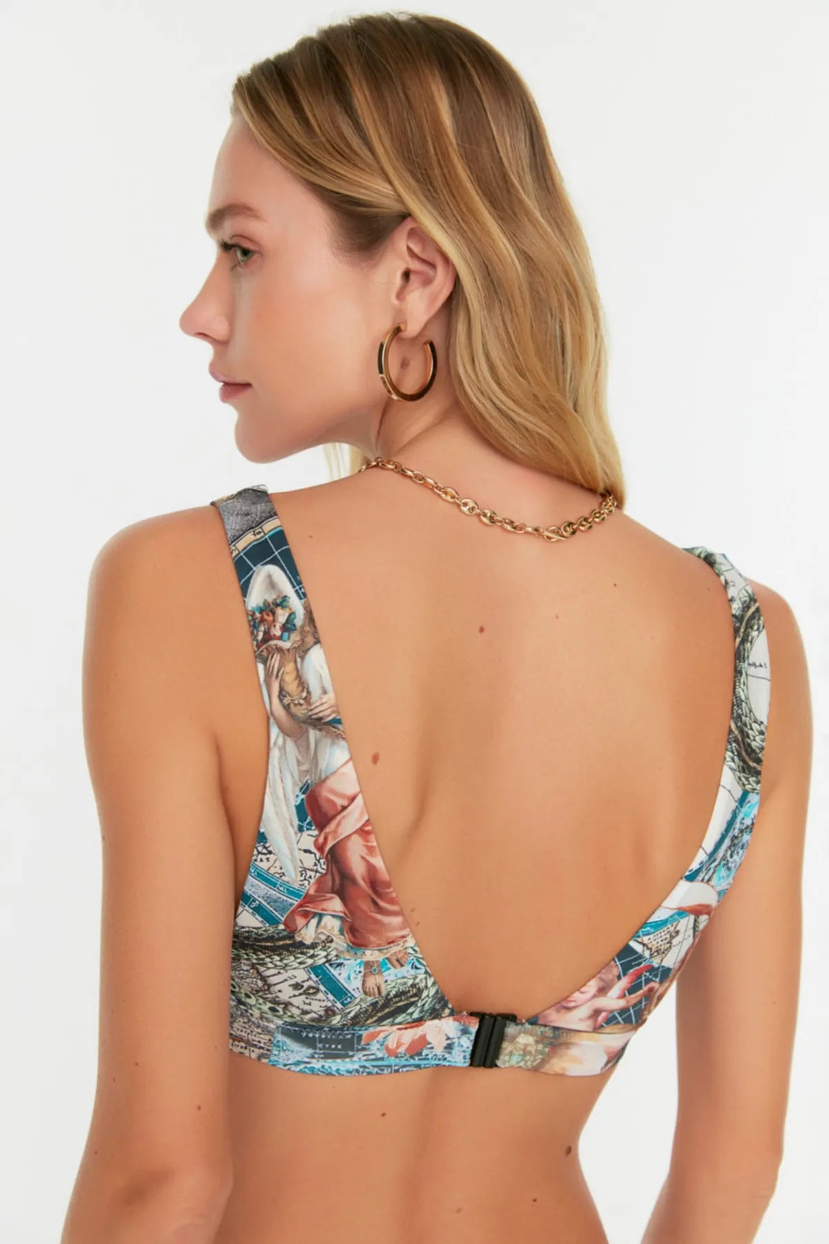 Trendyol Collection  Neckholder-Bikinioberteil mit ethnischem Muster TBESS22BU0354