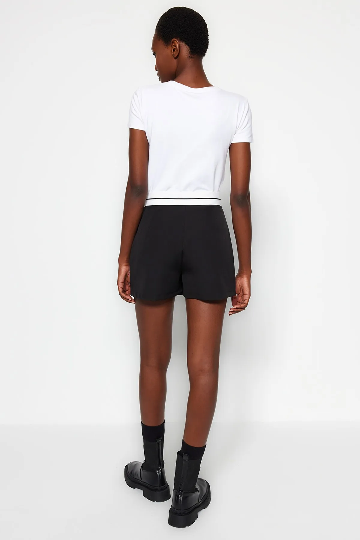 Trendyol Collection  Shorts - Schwarz - Hoher Bund