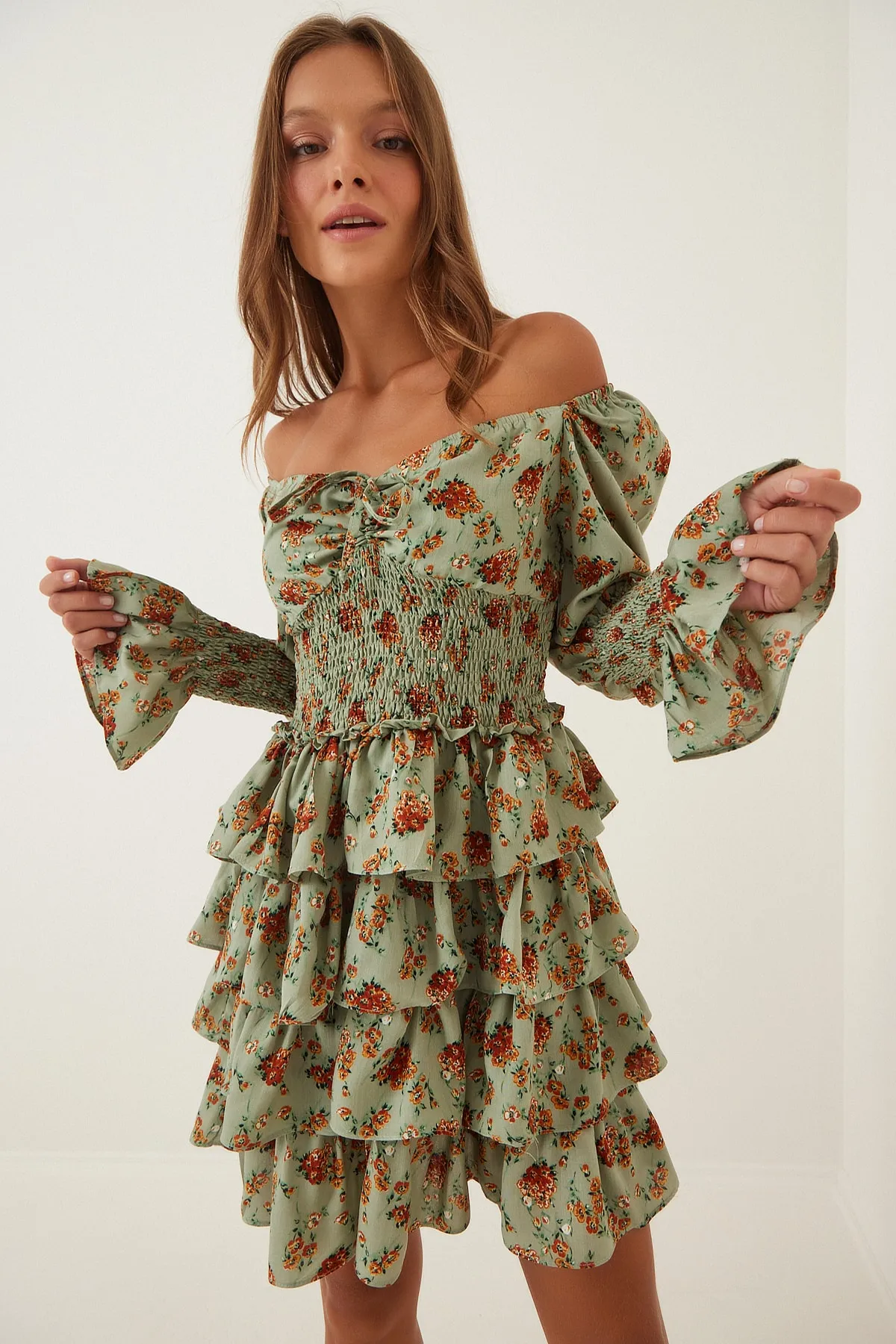 Happiness İstanbul  Grünes geblümtes Katkat-Rüschen-Mini-Sommerkleid für Damen FN02947