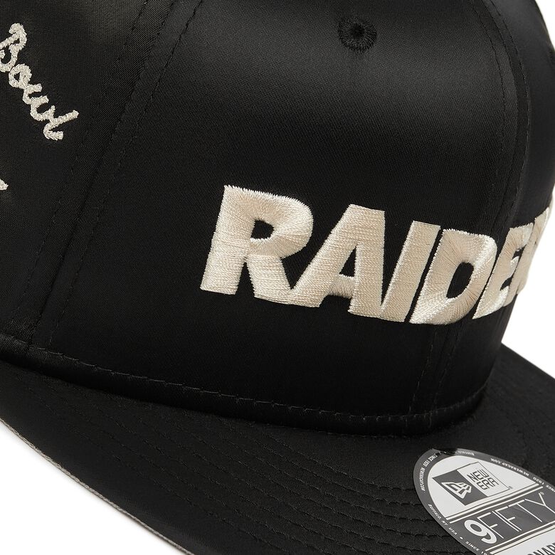 New Era Satin Script 18603 Las Vegas Raiders schwarz