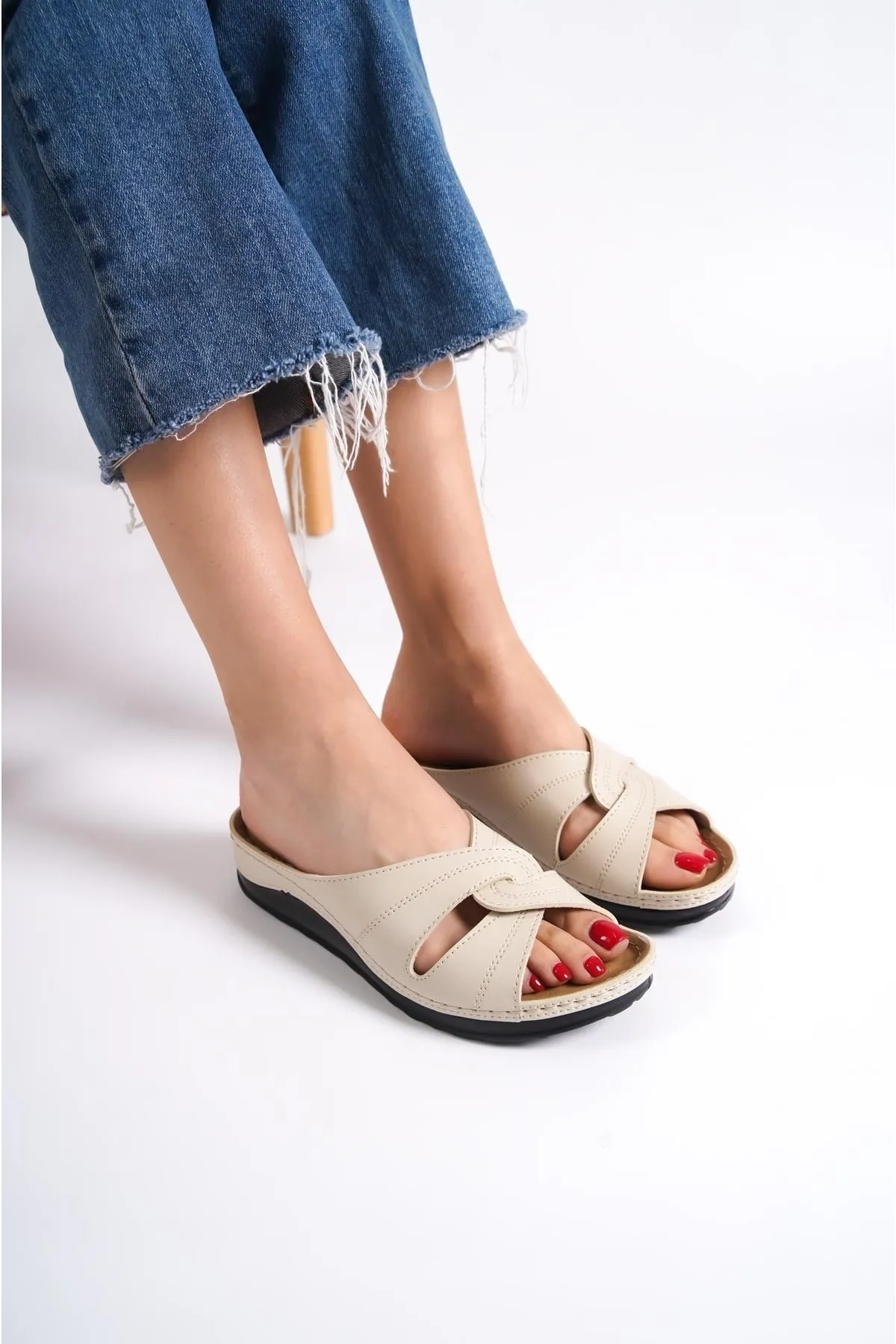 Capone Outfitters  Anatomisch weiche, bequeme Mutterhausschuhe mit Keilabsatz