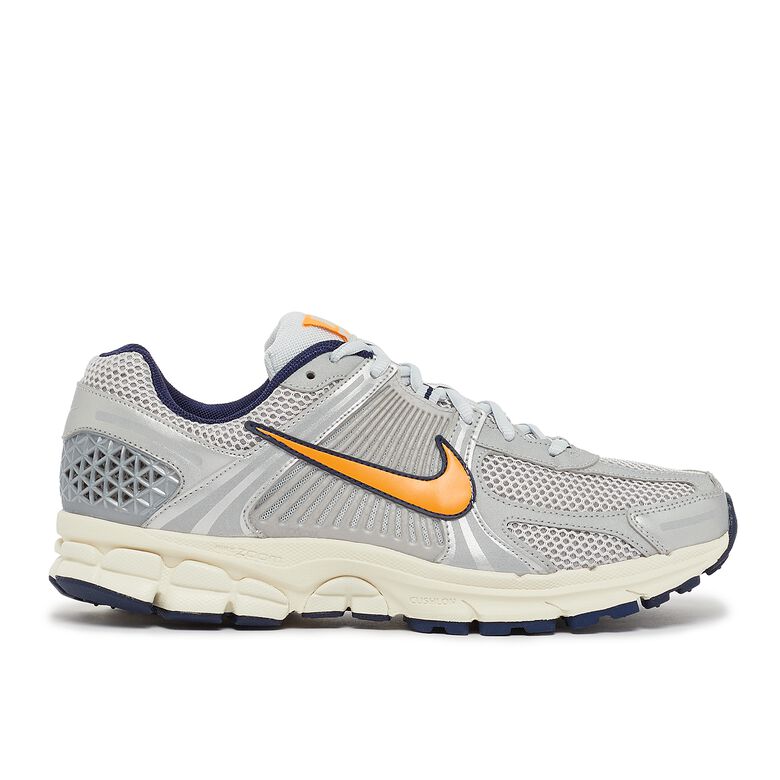 NIKE Zoom Vomero 5 
